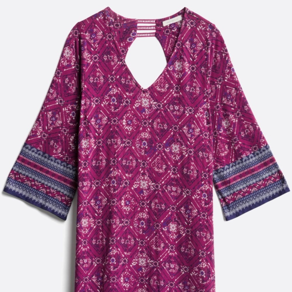 Magenta print v-neck dress with keyhole back